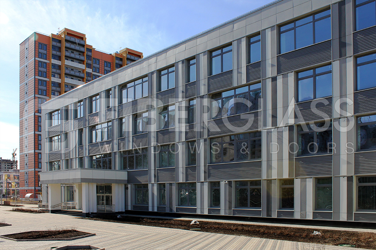 Стеклокомпозитные окна в школе на ул.Базовская (01)
