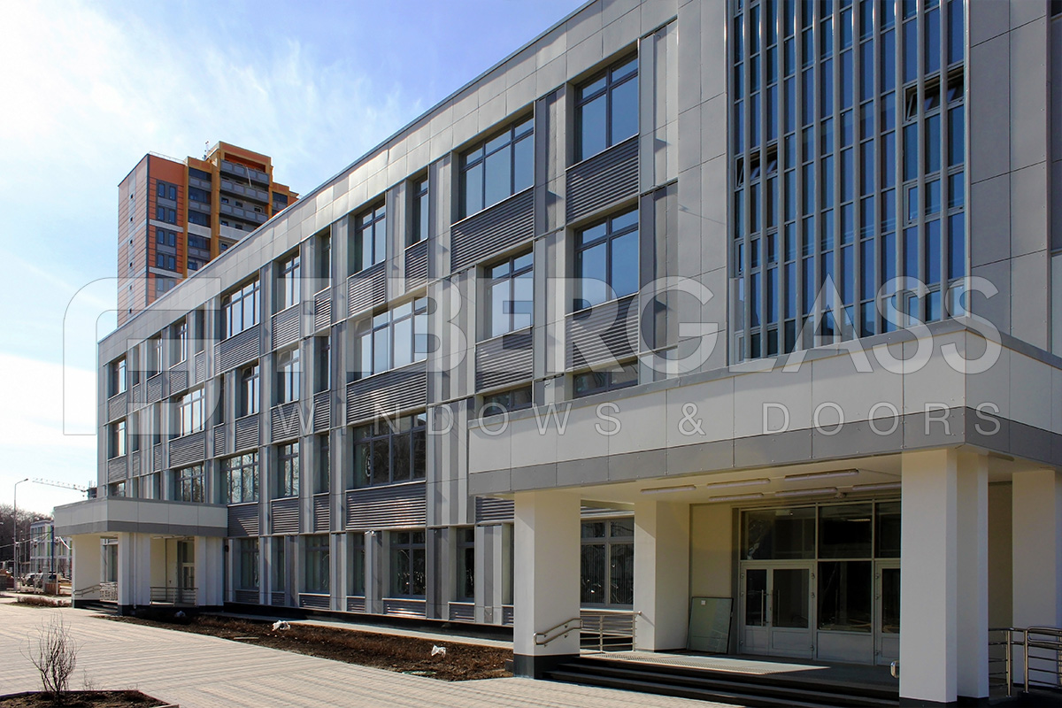 Стеклокомпозитные окна в школе на ул.Базовская (04)